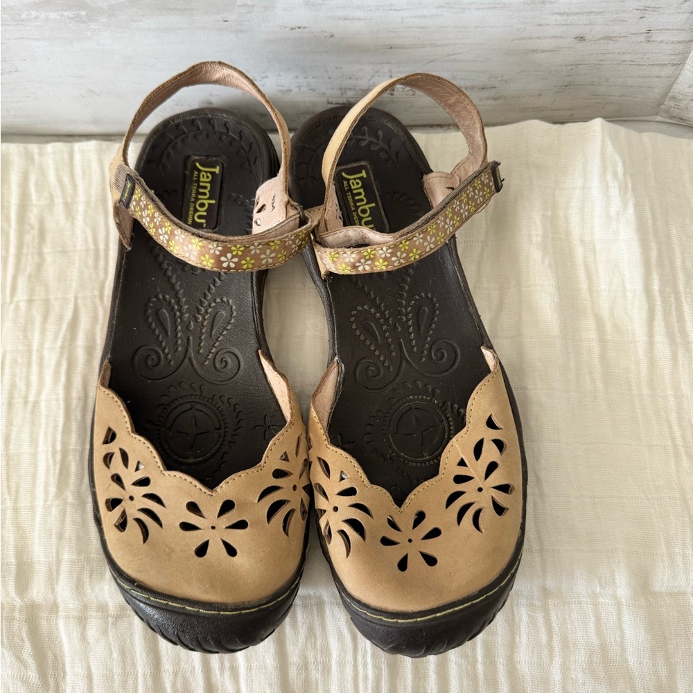 Jambu Women's Beige Sandals